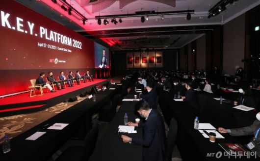 황종덕 키플랫폼 총괄 디렉터, 정태흠 SV Bio Ventures LP대표, 아트 에스토피난 에스토피난 그룹 대표, 제이미 한센 포트 벨보어 병원 재무책임자, 마이크 리 헬로스마트바이오 대표, 후이 펑 블루바이오 대표가 29일 여의도 콘래드 서울에서 머니투데이 주최로 열린 '2022 키플랫폼'에서 '팬데믹이 연 기회 : K-바이오의 미국 진격'을 주제로 패널토의를 하고 있다. /사진=김휘선 기자 hwijpg@