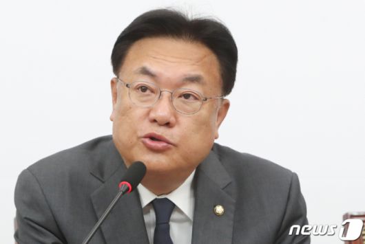 (서울=뉴스1) 허경 기자 = 정진석 국민의힘 비상대책위원장이 21일 서울 여의도 국회에서 열린 비상대책위원회의에서 모두 발언을 하고 있다. 2022.11.21/뉴스1  Copyright (C) 뉴스1. All rights reserved. 무단 전재 및 재배포 금지.