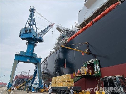 전남 영암군 현대삼호중공업에서 건조되고 있는 액화천연가스(LNG) 운반선 /사진=김도현 기자