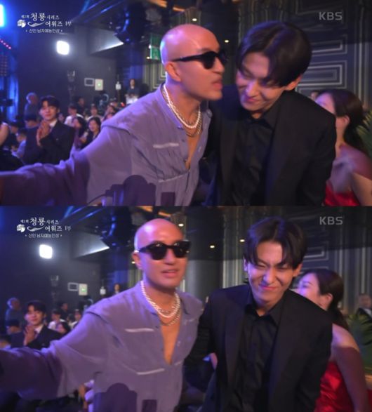 방송인 홍석천, 덱스 /사진=KBS 2TV '제2회 청룡시리즈어워즈' 방송화면 캡처