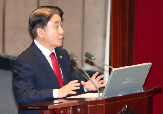 이동관 방송통신위원장이 8일 오후 서울 여의도 국회 본회의장에서 열린 제410회국회(정기회) 5차 본회의 교육·사회·문화 분야 대정부 질문에서 의원의 질의에 답변하고 있다. 2023.09.08./사진제공=뉴시스