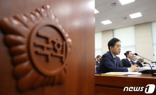 김주현 금융위원장이 9일 오전 서울 여의도 국회에서 열린 정무위원회 전체회의에서 공매도 관련 질의에 답하고 있다. /사진=뉴스1.
