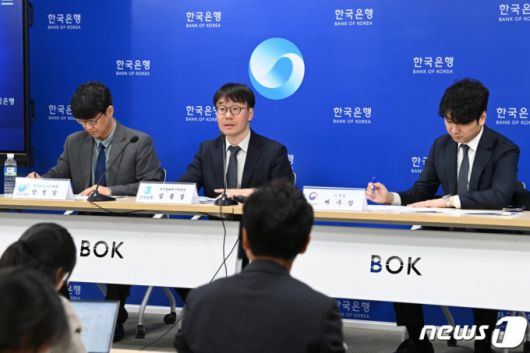 (서울=뉴스1) 사진공동취재단 = 김동섭 한국은행 디지털화폐기획팀장이 23일 서울 중구 한국은행 기자실에서 열린 중앙은행 디지털화폐(CBDC) 활용성 테스트 활용사례 및 세부 계획에 대한 기자설명회에서 발언하고 있다. 2023.11.23/뉴스1  Copyright (C) 뉴스1. All rights reserved. 무단 전재 및 재배포,  AI학습 이용 금지.