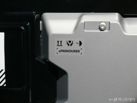 포르투갈 카스카이스에서 열린 BMW 뉴 CE 02 글로벌 미디어 출시행사에서 공개된 BMW 모토라드 전기바이크 CE 02. /카스카이스(포르투갈)=강주헌 기자