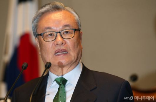 22대 국회 국민의힘 의원들을 대상으로 특강에 나선 인명진 전 자유한국당(국민의힘 전신) 비상대책위원장이 30일 "우리 당은 구의원 선거 한 번도 안 한 사람이 선거를 치렀다"며 한동훈 전 국민의힘 비상대책위원장을 직격하며 쓴소리를 퍼부었다.