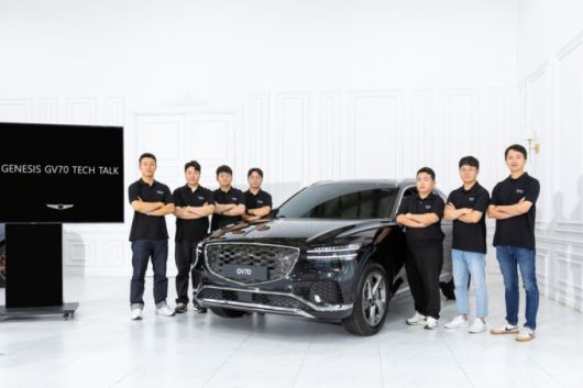 12일 오전 경기 광주시 어반프레임 미디어팜 스튜디오. (왼쪽부터)최정훈 제네시스사업본부(이하 생략) 제네시스프로젝트4팀 책임연구원, 윤진혁 제네시스R&H시험팀 책임연구원, 김형진 차량모션제어개발팀 책임연구원, 위경수 차량제어기술개발팀 책임연구원, 최영상 제네시스총합시험 연구원, 김태환 제네시스소음진동시험팀 책임연구원, 현민제 차량모션제어개발팀 책임연구원./사진=현대자동차그룹 제공