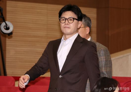 한동훈 국민의힘 대표가 12일 오후 서울 여의도 국회에서 열린 상생과통일포럼 제23차 포럼 'K-AI의 미래, 국회가 뛴다'에 참석하고 있다. 2024.11.12. /사진=뉴시스