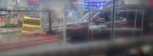 21일 밤 대구 달서구 한 편의점에 음주운전 차량이 돌진해 시민 3명이 병원에 이송됐다./사진=YTN 보도화면 캡처