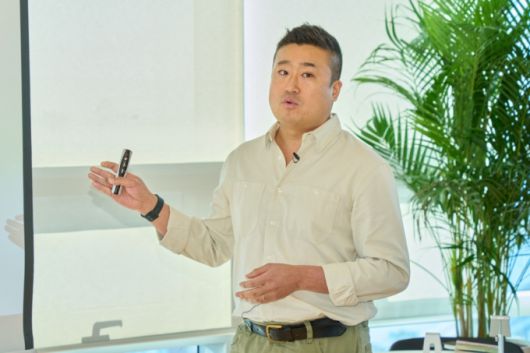 이성호 밀리의서재 독서당 본부장이 ‘연결 경험 확대’를 위한 신규 서비스 소개가 담긴 내용을 설명하고 있다. /사진=밀리의서재