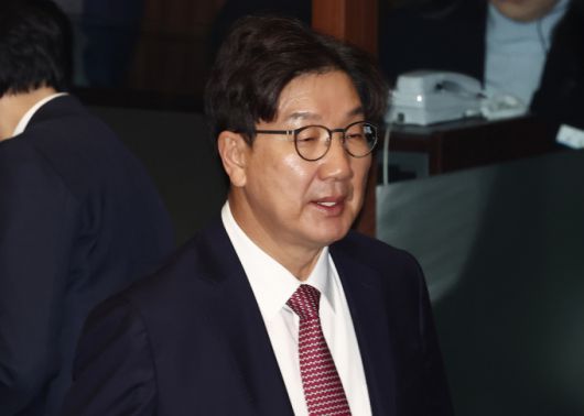 권성동 국민의힘 원내대표가 12일 오후 서울 여의도 국회에서 열린 제419회국회(임시회) 제2차 본회의에서 박성재 법무부 장관, 조지호 경찰청장 탄핵소추안에 대해 투표를 마친 후 이동하고 있다. /사진=뉴스1