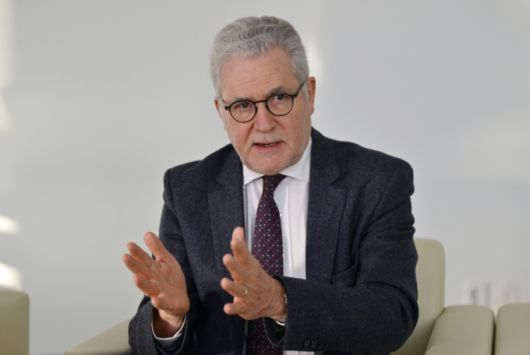 에릭 모렐 ESA 전략법무대외협력국장이 15일 경남 사천 우주항공청 청사에서 기자와 만나 향후 협약 방향에 대해 이야기하고 있다. /사진=우주항공청