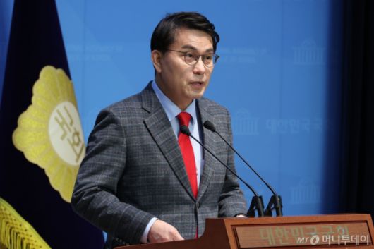 윤상현 국민의힘 의원이 23일 오전 서울 여의도 국회 소통관에서 열린 공수처 진상조사 촉구 기자회견에서 발언하고 있다. 2025.02.23. /사진=뉴시스 /사진=권창회