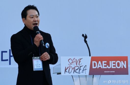장동혁 국민의힘 의원이 22일 오후 대전 서구 대전시청 앞 보라매공원에서 세이브코리아가 주최한 국가비상기도회에서 발언을 하고 있다. 2025.02.22. /사진=뉴시스 /사진=이영환