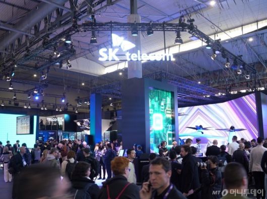 (서울=뉴스1) = SK텔레콤은 지난달 26일부터 29일까지 나흘간 스페인 바르셀로나에서 열린 MWC24에 참가, 전시관 관람객 및 글로벌 기업 관계자들에게 주목 받으며 성공리에 전시를 마쳤다고 3일 밝혔다. (SKT제공) 2024.3.3/뉴스1  Copyright (C) 뉴스1. All rights reserved. 무단 전재 및 재배포,  AI학습 이용 금지. /사진=(서울=뉴스1)