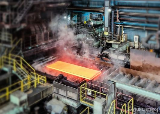 포스코 포항제철소 2후판공장 조업장면. 사진은 기사의 직접적인 내용과는 관계없음./사진=포스코 제공