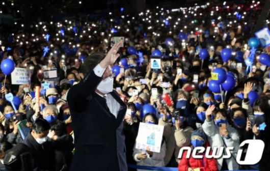 제 20대 대통령 선거를 하루 앞둔 2022년 3월8일 당시 이재명 민주당 후보가 서울 종로구 청계광장에서 집중 유세를 벌이고 있다. / 사진제공=뉴스1