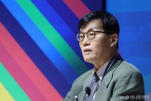 이창용 한국은행 총재가 14일 오전 서울 서대문구 연세대학교 100주년기념관에서 열린 글로벌지속가능발전포럼(GEEF)에서 기조연설을 하고 있다. /사진=뉴스1