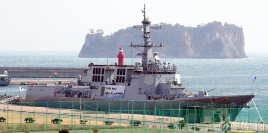 (서귀포=뉴스1) 오현지 기자 =  제주 서귀포시 강정동 제주해군기지에 정박한 해군의 최신예 이지스 구축함 정조대왕함. HD현대중공업이 개발한 함선이다. 2025.2.3/뉴스1  Copyright (C) 뉴스1. All rights reserved. 무단 전재 및 재배포,  AI학습 이용 금지. /사진=(서귀포=뉴스1) 오현지 기자