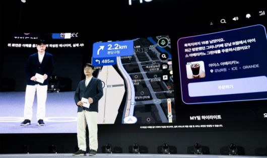 이재후 네이버 리더가 현대차 컨퍼런스에서 '모빌리티 AI 에이전트'에 대해 설명하고 있다./사진=네이버 제공