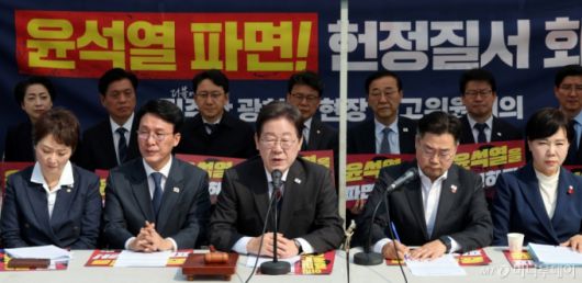 (서울=뉴스1) 이동해 기자 = 이재명 더불어민주당 대표가 2일 오전 서울 종로구 광화문 앞 민주당 천막당사에서 열린 최고위원회의에서 발언을 하고 있다. 2025.4.2/뉴스1  Copyright (C) 뉴스1. All rights reserved. 무단 전재 및 재배포,  AI학습 이용 금지. /사진=(서울=뉴스1) 이동해 기자