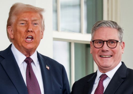 키어 스타머 영국 총리(오른쪽)는 2월27일(현지시간) 미국 워싱턴 백악관을 방문해 도널드 트럼프 미국 대통령과 정상회담을 했다. /로이터=뉴스1