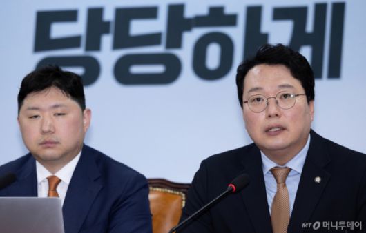 (서울=뉴스1) 이재명 기자 = 천하람 개혁신당 당대표 권한대행 겸 원내대표가 7일 오전 서울 여의도 국회에서 열린 최고위원회의에서 발언을 하고 있다. 2025.4.7/뉴스1  Copyright (C) 뉴스1. All rights reserved. 무단 전재 및 재배포,  AI학습 이용 금지. /사진=(서울=뉴스1) 이재명 기자