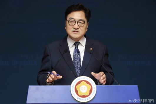 (서울=뉴스1) 이광호 기자 = 우원식 국회의장이 6일 오후 서울 여의도 국회 사랑재에서 개헌 관련 기자회견을 하고 있다. 2025.4.6/뉴스1  Copyright (C) 뉴스1. All rights reserved. 무단 전재 및 재배포,  AI학습 이용 금지. /사진=(서울=뉴스1) 이광호 기자