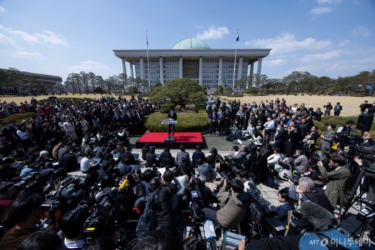 (서울=뉴스1) 이재명 기자 = 한동훈 국민의힘 전 대표가 10일 오후 서울 여의도 국회에서 제21대 대통령선거 출마 선언 기자회견을 하고 있다. 2025.4.10/뉴스1  Copyright (C) 뉴스1. All rights reserved. 무단 전재 및 재배포,  AI학습 이용 금지. /사진=(서울=뉴스1) 이재명 기자
