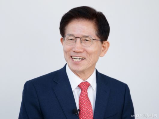 김문수 전 고용노동부 장관 인터뷰 /사진=이기범 기자 leekb@