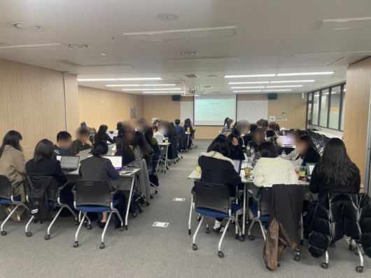 애드피아 신입회원 선발 과정 중 하나인 수습활동 과제 전형을 치르는 지원자들 모습. /사진=독자제공.