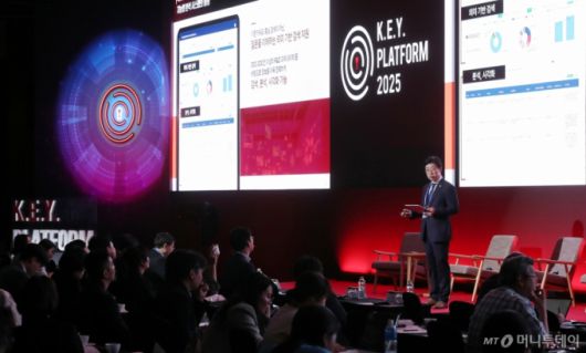 오태석 한국과학기술기획평가원 원장이 24일 영등포구 콘래드 서울 호텔에서 머니투데이 주최로 진행된 '2025 키플랫폼' 특별세션에서 '공공기관 AI전환의 스파크(SPARK)를 일으키다'에 대해 기조강연을 하고 있다. /사진=김창현 기자 chmt@