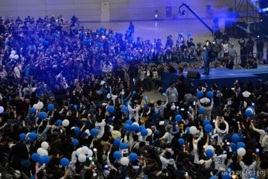 (고양=뉴스1) 안은나 기자 = 21대 대선 더불어민주당 후보로 선출된 이재명 후보가 27일 경기 고양시 킨텍스에서 열린 수도권·강원·제주 합동연설회에서 수락 연설을 하고 있다.(공동취재) 2025.4.27/뉴스1  Copyright (C) 뉴스1. All rights reserved. 무단 전재 및 재배포,  AI학습 이용 금지. /사진=(고양=뉴스1) 안은나 기자