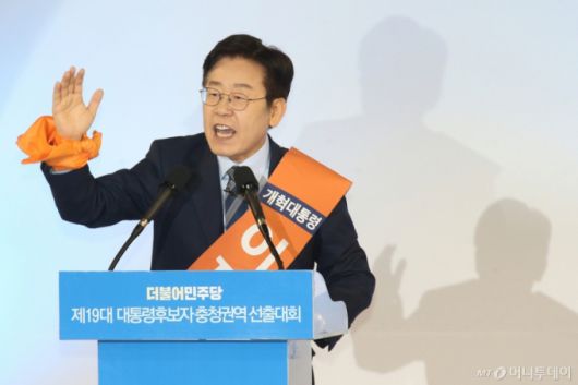 이재명 더불어민주당 대선 경선후보가 2017년 3월29일 오후 대전광역시 중구 충무실내체육관에서 열린 더불어민주당 19대 대통령후보자 충청권역 선출대회에서 정견발표를 하고 있다. /사진=이동훈 기자 photoguy@