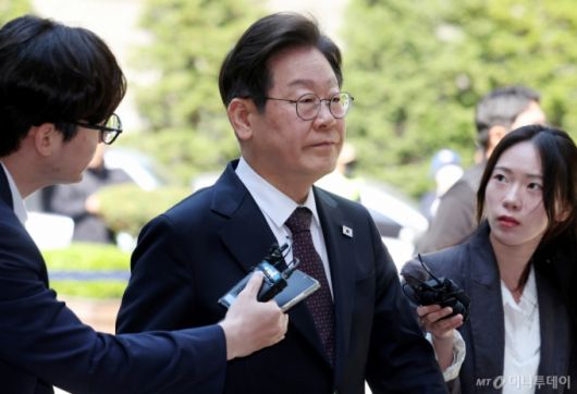 이재명 더불어민주당 제21대 대통령 선거 후보가 29일 오전 서울 서초구 서울중앙지방법원에서 '대장동 배임 및 성남FC 뇌물 의혹' 혐의와 관련 공판에 출석하고 있다. 2025.04.29. /사진=뉴시스 /사진=추상철