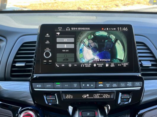 혼다 오딧세이의 '캐빈와치' 기능. 화면을 통해 2~3열 승객을 한눈에 볼 수 있다./사진= 임찬영 기자