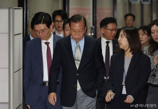 권영세 국민의힘 비상대책위원장이 7일 서울 여의도 국회에서 의원총회를 마친 뒤 비상대책위원장실로 향하고 있다. 2025.05.07.  /사진=뉴시스