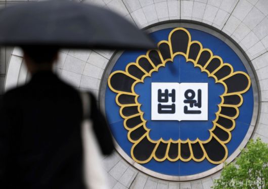 [서울=뉴시스] 홍효식 기자 = 이재명 더불어민주당 대선 후보의 대법원 파기환송심 판결을 둘러싼 논란과 관련해 전국법관대표회의 임시회를 열기로 결정한 9일 서울 서초구 서울중앙지방법원 모습. 2025.05.09. yesphoto@newsis.com /사진=홍효식