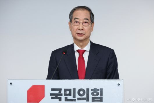 국민의힘에 입당한 한덕수 대선 예비후보가 10일 서울 여의도 중앙당사에서 현안 관련 긴급 기자회견을 하고 있다. 2025.5.10/사진=뉴스1 /사진=(서울=뉴스1) 안은나 기자