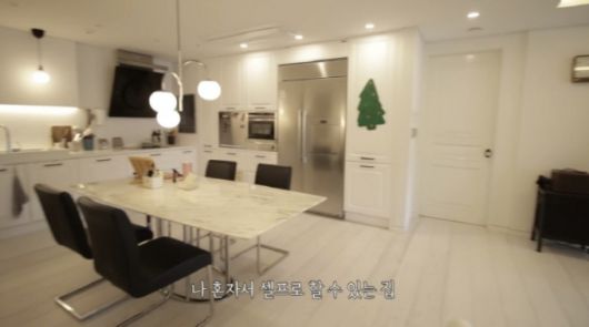 배우 이미숙이 유튜브 채널을 개설해 자신의 집과 일상을 공개했다. /사진=유튜브 채널 '임미숙_숙스러운 미숙씨'