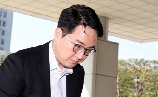 [서울=뉴시스] 추상철 기자 = 심우정 검찰총장이 29일 오전 서울 서초구 대검찰청으로 출근하고 있다. 2025.04.29. scchoo@newsis.com /사진=추상철