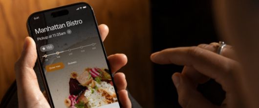 고객이 오너닷컴 플랫폼으로 음식을 주문하는 모습/사진=오너닷컴