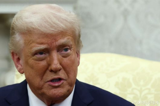 (워싱턴 로이터=뉴스1) 우동명 기자 = 도널드 트럼프 미국 대통령이 17일(현지시간) 워싱턴 백악관에서 조르자 멜로니 이탈리아 총리와 회담서 "이란 핵시설 타격은 협상이 우선이며 서두르지 않는다”고 말하고 있다. 2025.04.18  ⓒ 로이터=뉴스1  Copyright (C) 뉴스1. All rights reserved. 무단 전재 및 재배포,  AI학습 이용 금지. /사진=(워싱턴 로이터=뉴스1) 우동명 기자