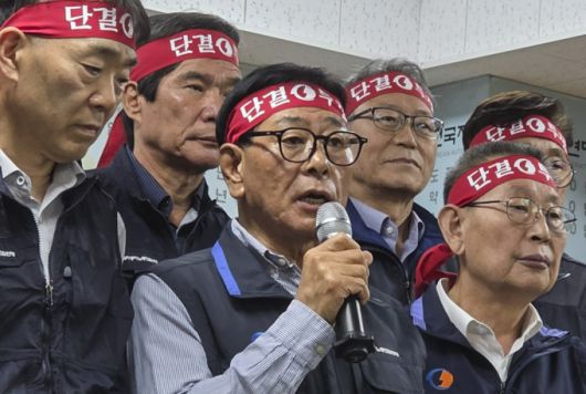서종수 전국자동차노조 위원장이 지난 8일 서울 서초구 전국자동차노동조합연맹 사무실에서 열린 대표자 회의 결과를 발표하고 있다. /사진=뉴시스