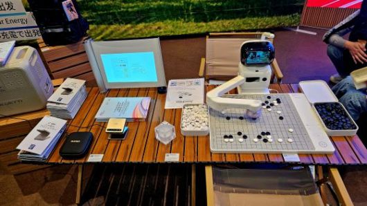 중국 스타트업 '아너(Honor)'의 AI 바둑로봇 '센스로봇'/사진=류준영 기자