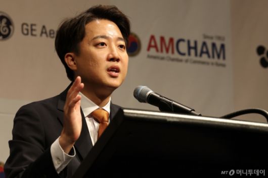 (서울=뉴스1) 오대일 기자 = 이준석 개혁신당 대통령 후보가 22일 오후 서울 용산구 그랜드하얏트서울호텔에서 열린 주한미국상공회의소(AMCHAM·암참) 간담회에서 인사말을 하고 있다.2025.5.22/뉴스1  Copyright (C) 뉴스1. All rights reserved. 무단 전재 및 재배포,  AI학습 이용 금지. /사진=(서울=뉴스1) 오대일 기자