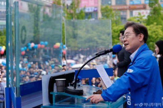 (고양=뉴스1) 안은나 기자 = 이재명 더불어민주당 대통령 후보가 수도권 표심잡기에 나선 20일 오후 경기 고양시 일산문화광장에서 지지를 호소하고 있다. 2025.5.20/뉴스1  Copyright (C) 뉴스1. All rights reserved. 무단 전재 및 재배포,  AI학습 이용 금지. /사진=(고양=뉴스1) 안은나 기자