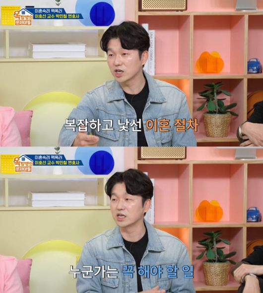 JTBC '이혼숙려캠프'에서 활약 중인 박민철 변호사(사진 오른쪽)가 절친한 배우 이동건(사진 왼쪽)의 이혼 절차를 변호사로서 도왔다고 밝혔다. /사진=KBS2 '옥탑방의 문제아들' 방송 화면