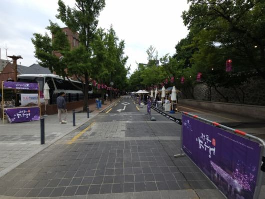 서울 중구 정동제일교회에서 이화백주념기념관으로 이어지는 정동길에서는 지난 23일과 24일 정동야행 기간 달빛장터가 열렸다. /사진=정세진 기자