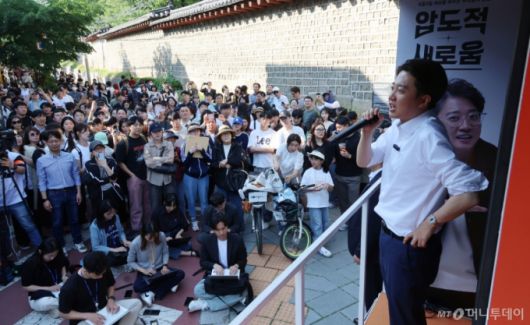 이준석 개혁신당 대통령 후보가 25일 서울 종로구 서순라길을 찾아 유세를 하고 있다. (공동취재) 2025.5.25/사진=뉴스1 /사진=(서울=뉴스1) 허경 기자