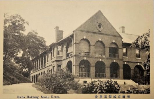 1975년 화재로 소실된 이화학당의 프라이홀. 현재이 자리에는 이화여고 100주년 기념관이 들어섰다. /사진=이화박물관